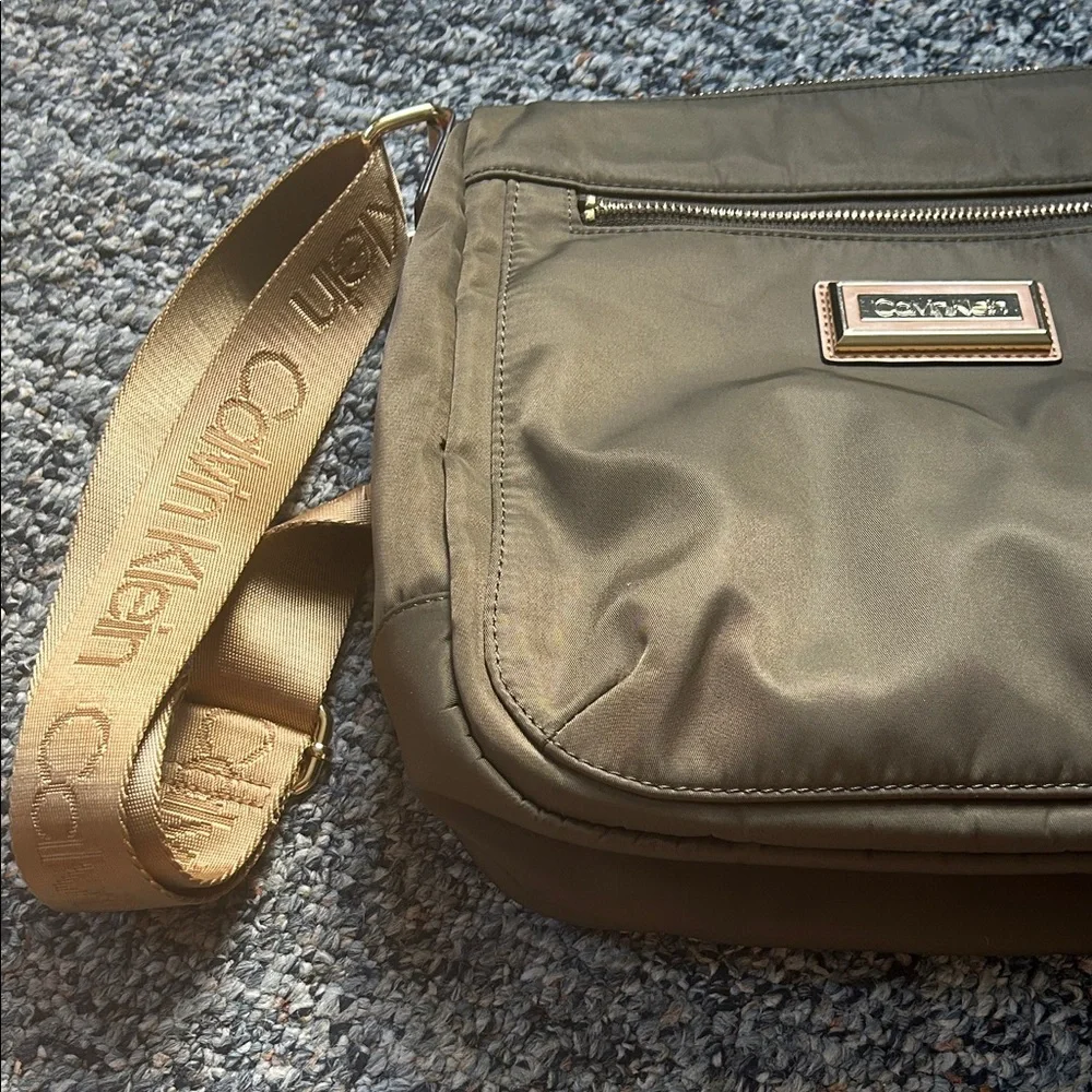 REDUCED!!Calvin Klein Khaki Crossbody Bag - Picture 3 of 5